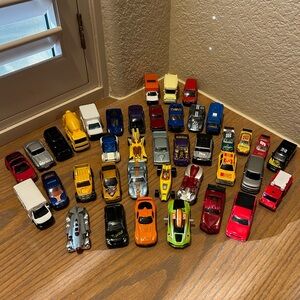Lot of Toy Cars - Hot Wheels, Matchbox, Maisto
